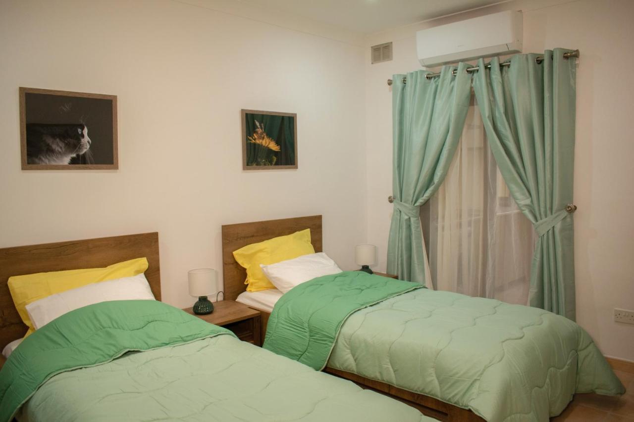 Spacious 3 Bedroom Apartment In Marsascala Marsaskala Kültér fotó